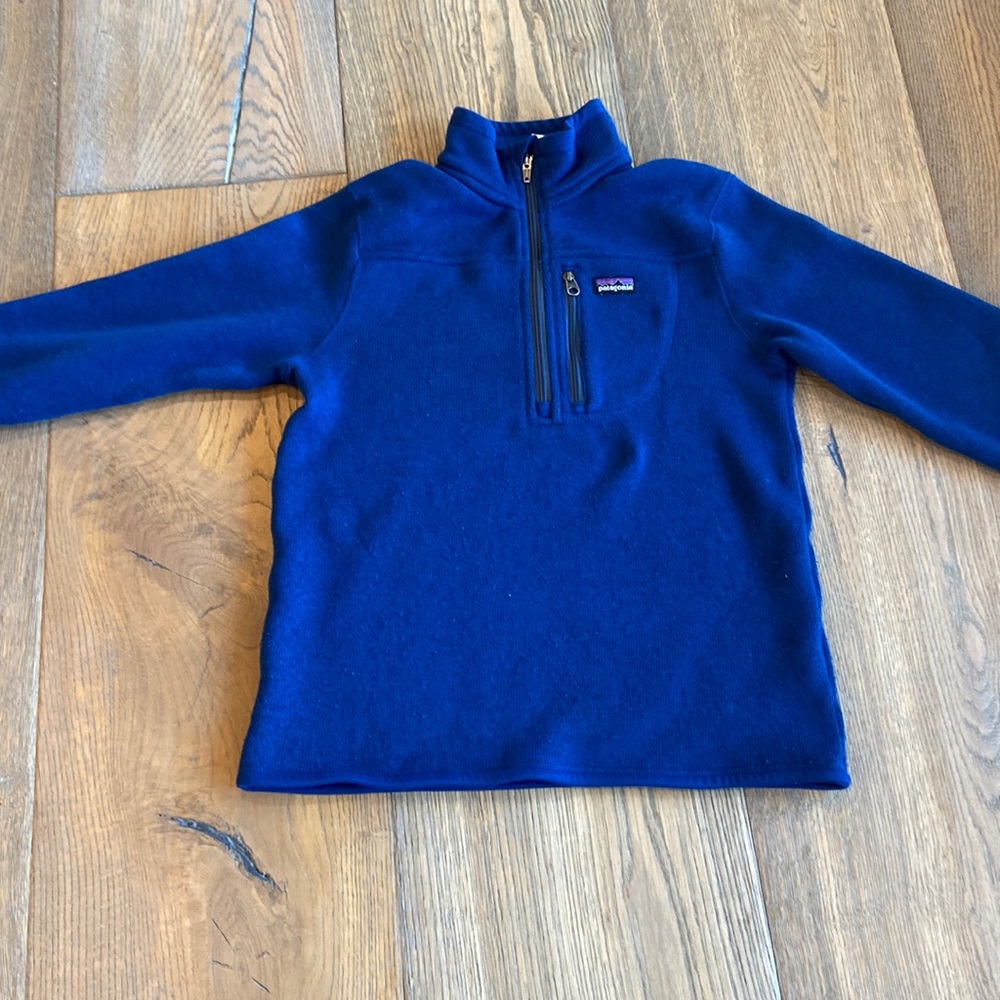 Excellent condition Boys M (10) Patagonia pull over. Blue